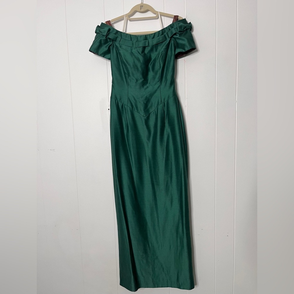 Vintage 80s Watters and Watters Fitted Green Off-Shoulder Formal Dress Size 6